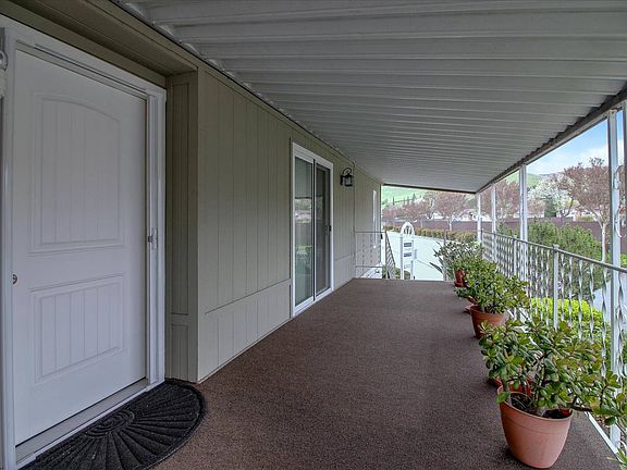 4th image of 119 Mountain Springs Dr