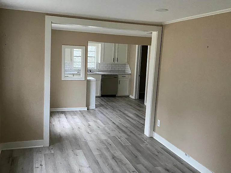 2328 Amelia Ave — Photo 3