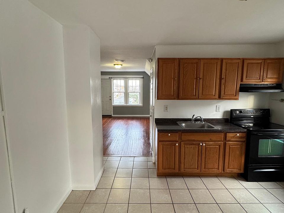 1st image of 139 Washington Ave Unit 3