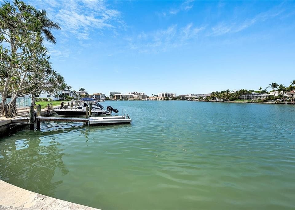 1st image of 383 Harbour DR #104