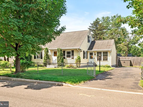 150 Saybrook Ave, Hamilton, NJ 08619