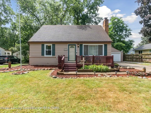 3523 Cooley Dr, Lansing, MI 48911