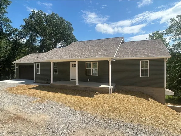 5905 Melody Ln, Nashport, OH 43701