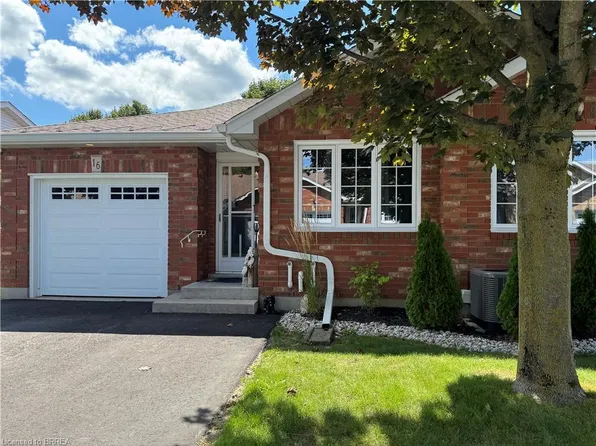 60 Whitlaw Way #16, Brant, ON N3L 4C3