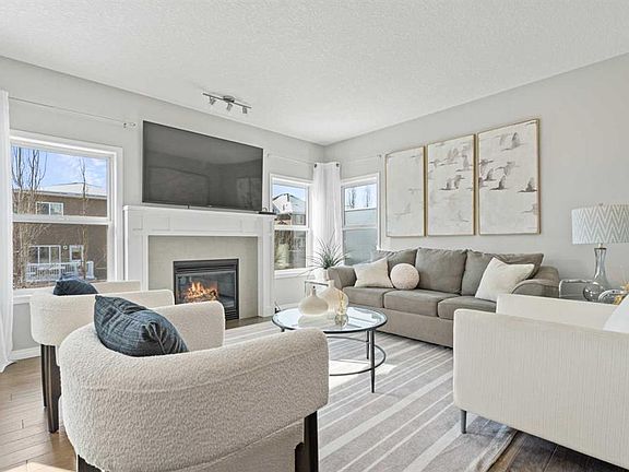 3rd image of 11 N Mount Rae Hts