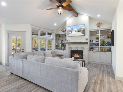 31274 Los Breezes Cir, Rocky Mount, MO, 65072