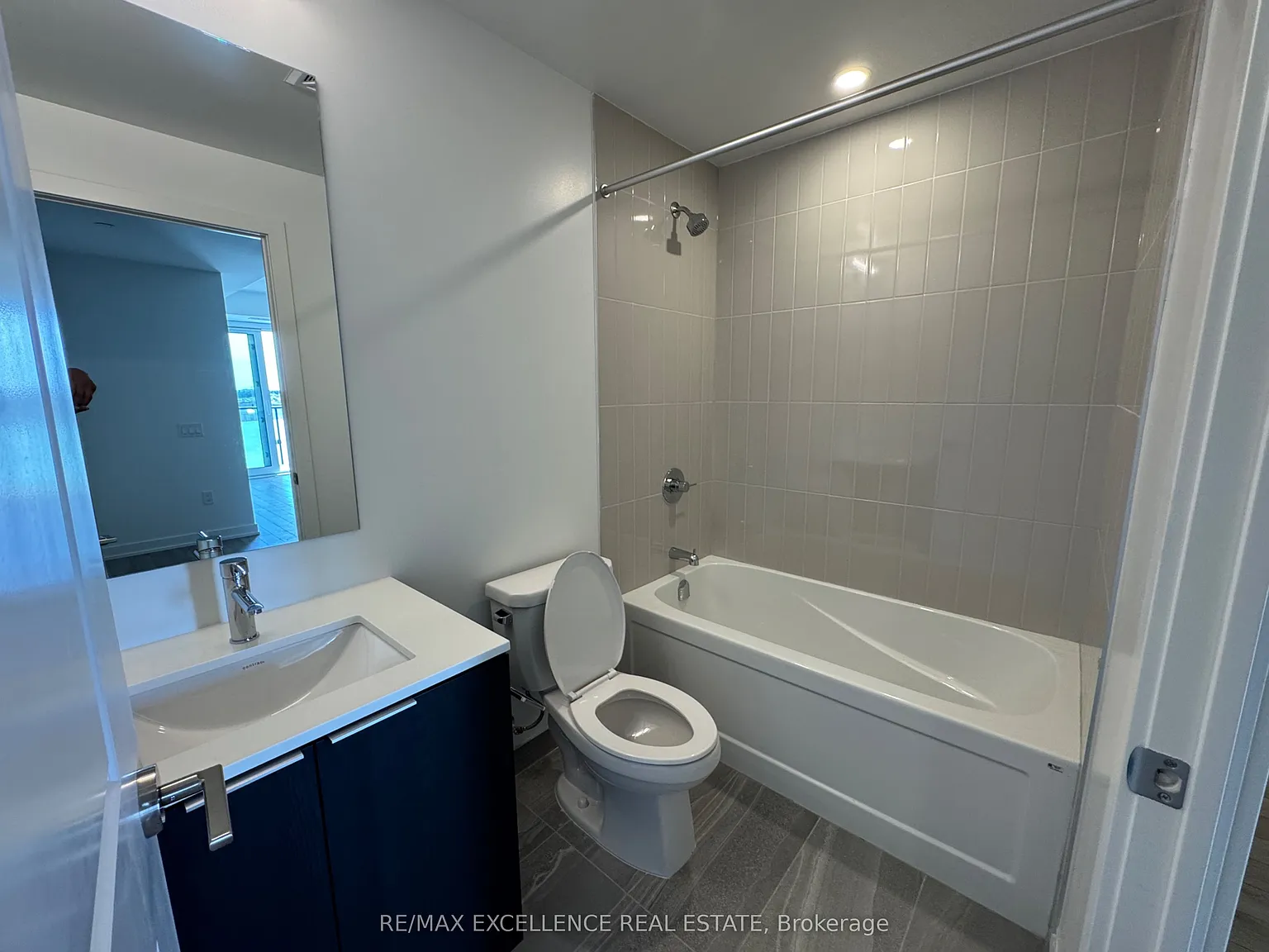 2 bed, $2,400 — Photo 4