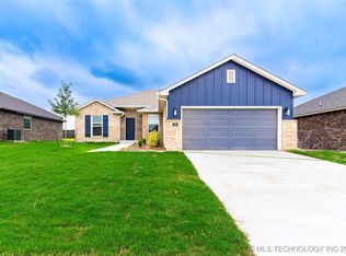 214 S 26th St, Collinsville, OK 74021