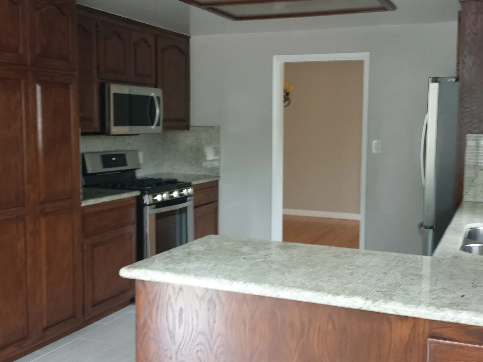 5 bed, 2429 sqft, $7,200 — Photo 3