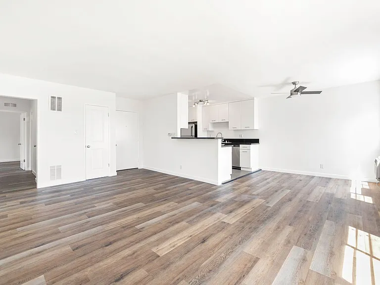 8440 Fountain Ave — Photo 10