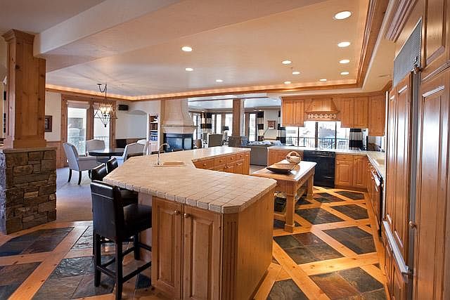 1st image of 565 Mv Blvd #301