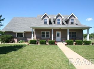 412 S Juliana St, Mackinaw, IL