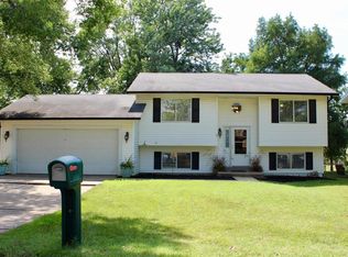 823 Summerview Dr, Saint Charles, MO 63304