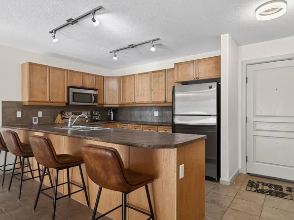 400 Palisades Way #222, Strathcona County, AB T8H 0H4