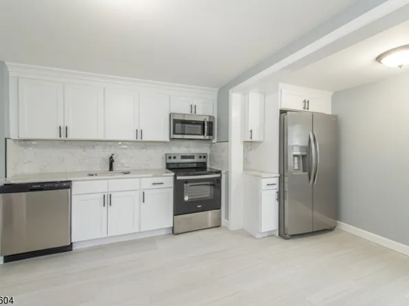 21 Townsend St, Newton Town, NJ 07860