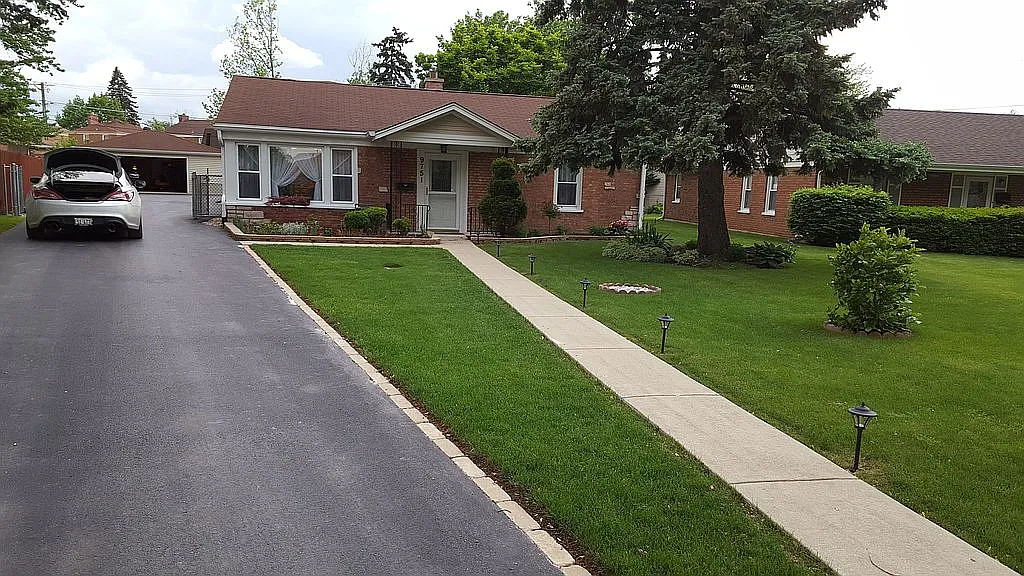 9751 Richard Ave photo 1