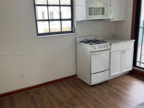 4th image of 2107 Secoffee St Unit 2