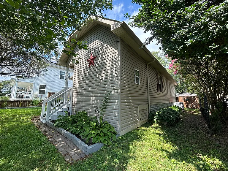 148 Post Rd — Photo 3