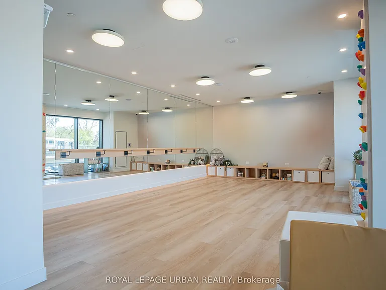 1660 Bloor St W #913 — Photo 20