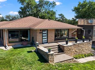 704 Riverside Dr, Yankton, SD 57078