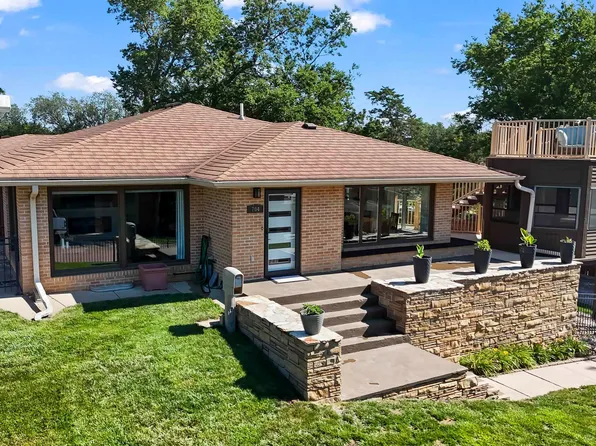 704 Riverside Dr, Yankton, SD 57078
