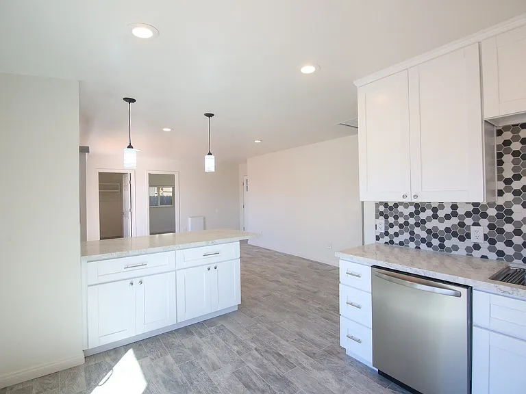 220 2nd St — Photo 6