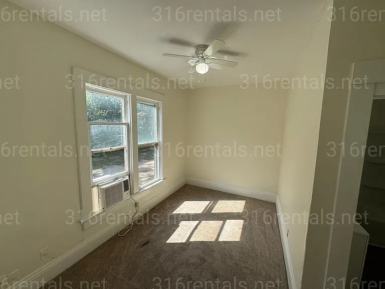 1825 N Park Pl — Photo 6