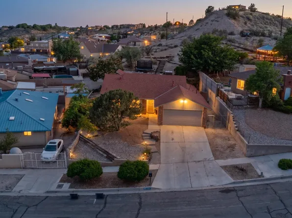 5104 La Subida St NW, Albuquerque, NM 87105
