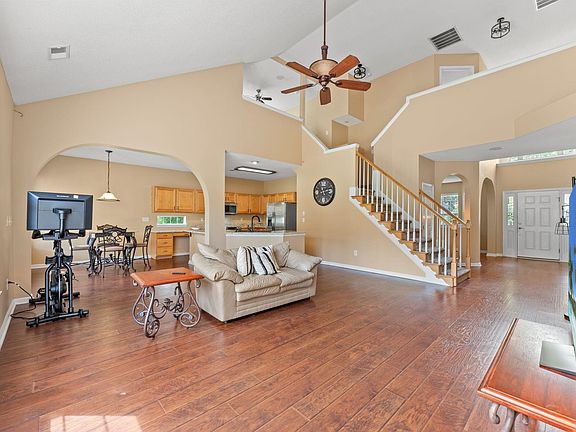 4th image of 497 Sunflower Ct.