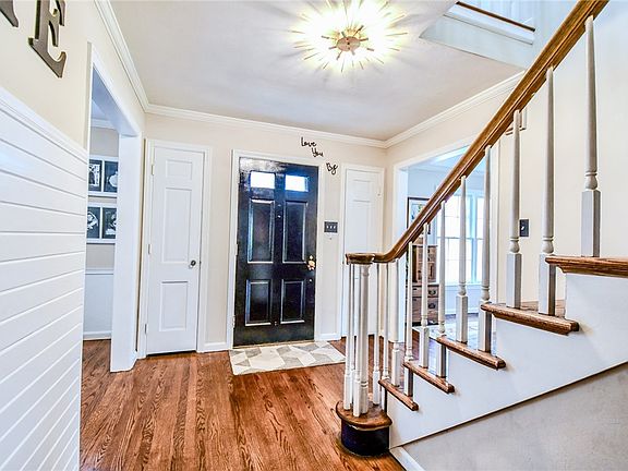 3rd image of 1500 Devereux Dr