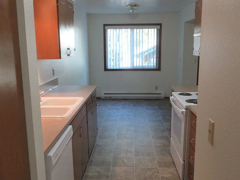 One Bedroom Apartment Close to Downtown — Photo 3
