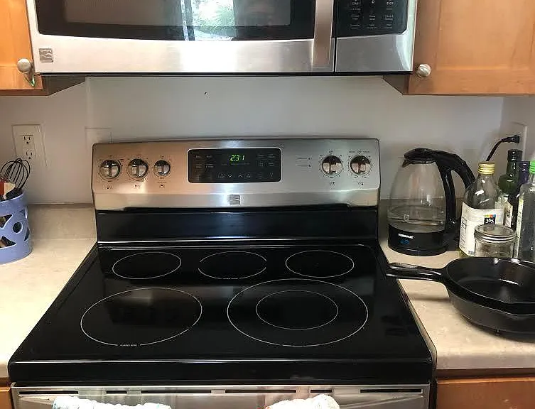 271 Alexandra Dr #8 — Photo 6