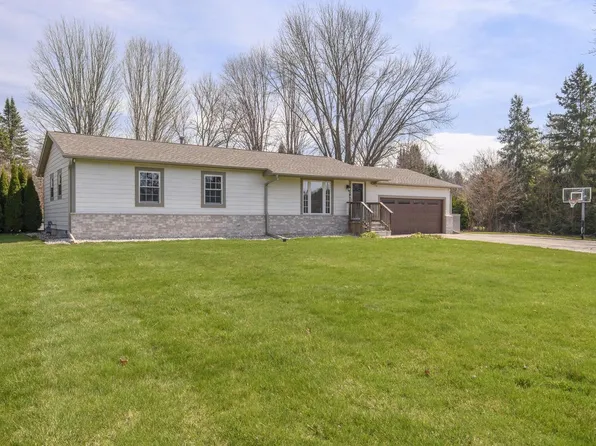 W284N6506 Hawthorne ROAD, Hartland, WI 53029