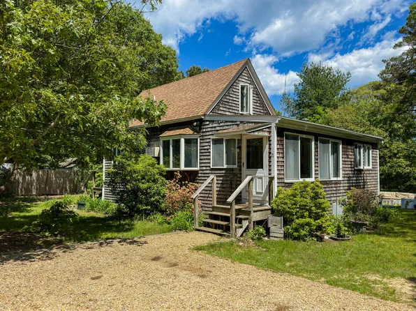 76 Eastville Ave, Oak Bluffs, MA 02557