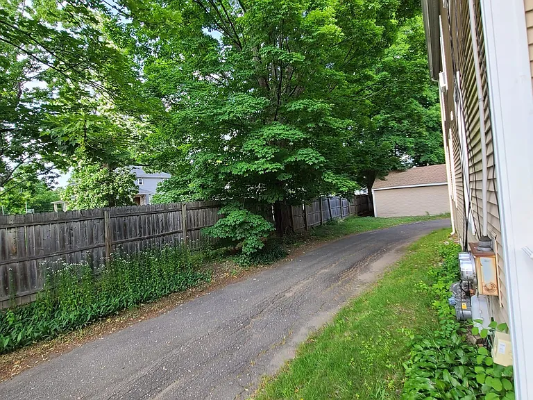 Main St — Photo 6