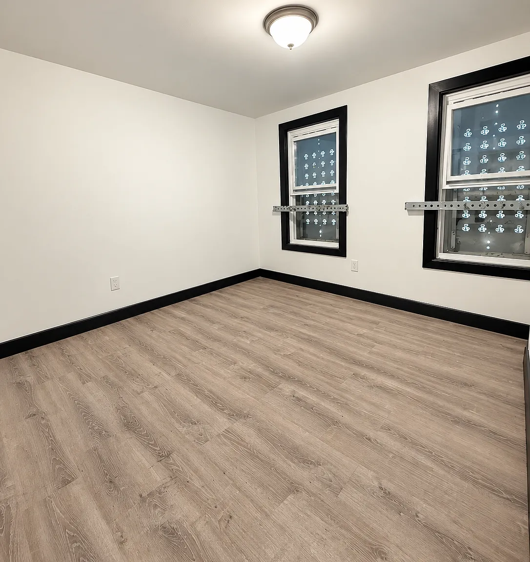 4 bed, $2,450 — Photo 2