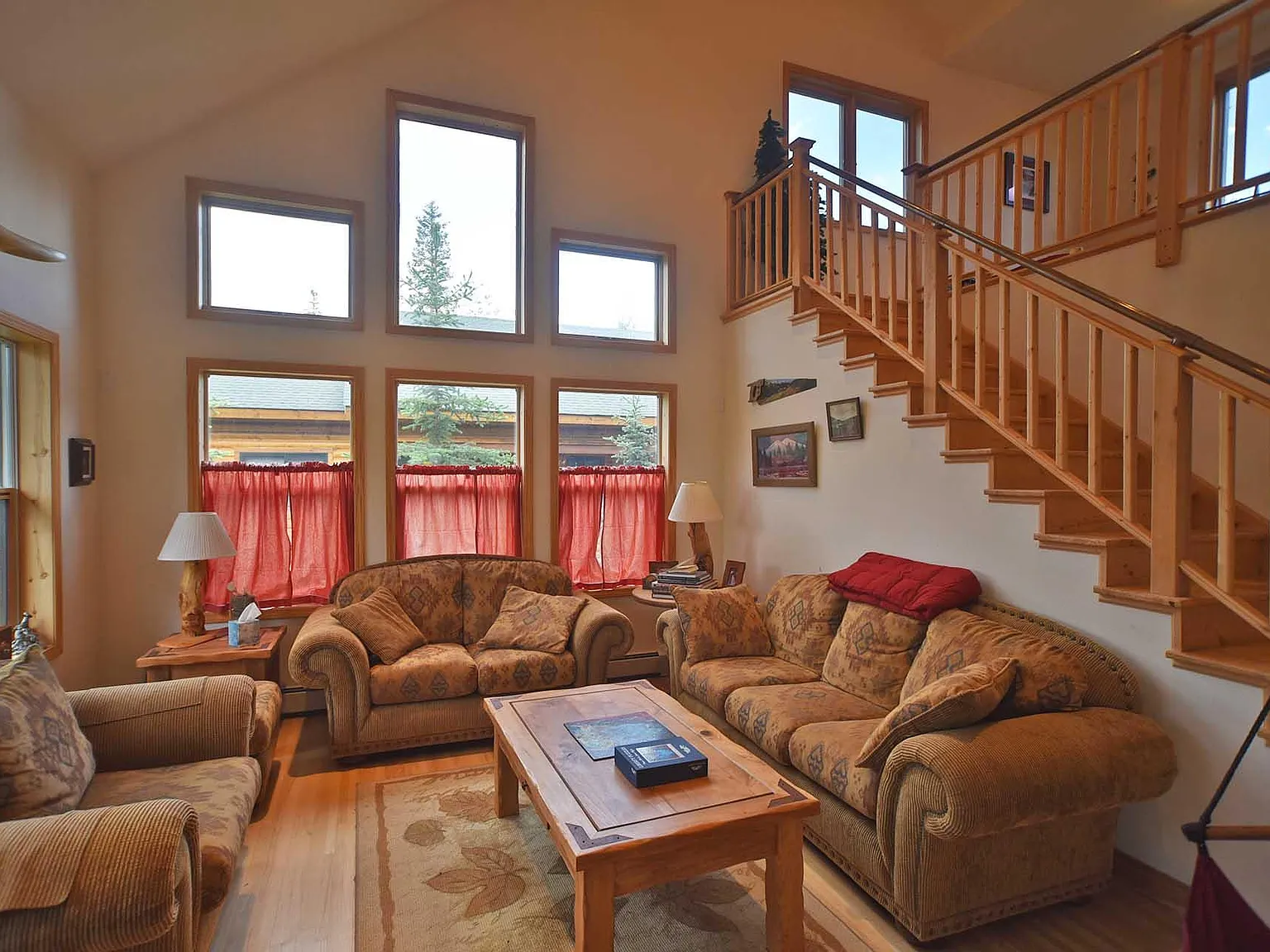 3 bed, 2.5 bath, 2400 sqft, $3,500 — Photo 4