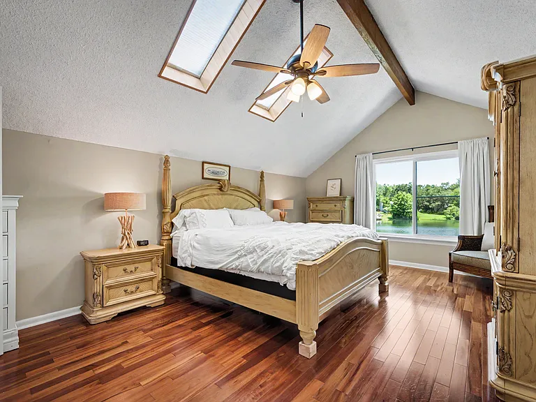 4487 Carolyn Cove Ln S — Photo 28