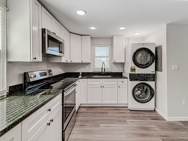 2222 E Peachtree St — Photo 5