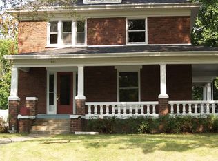 921 10th St, Charleston, IL 61920