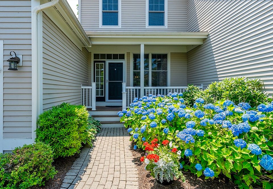 1st image of 14 Stony Brook Dr #516