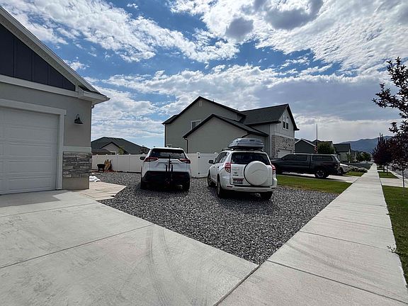 5th image of 188 E Bruin Dr