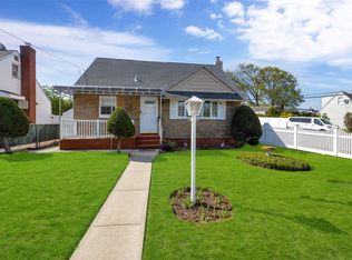 21 Kingston Ave, Hicksville, NY 11801