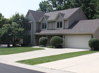 3264 S Acredale Ct, New Berlin, WI 53151