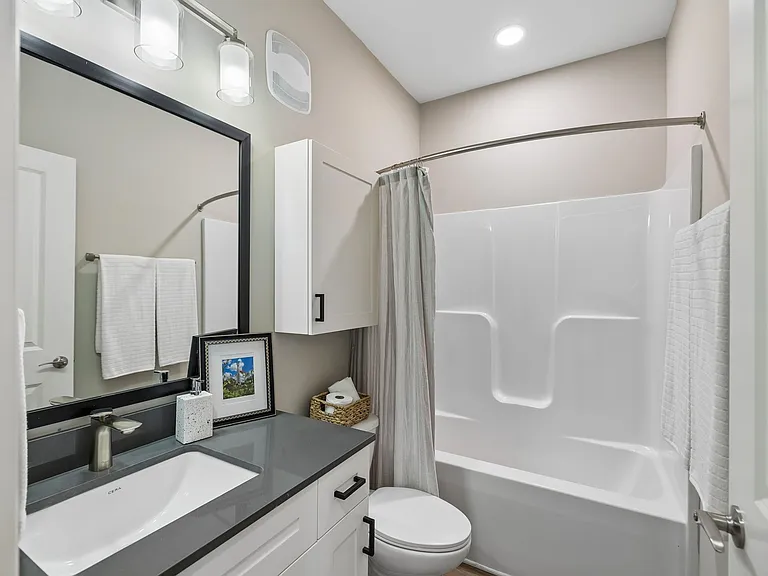 Serene - 2 Bed / 2 Bath - 950 Sq.Ft.