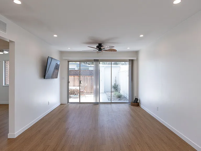 130 E Alta Grn — Photo 3