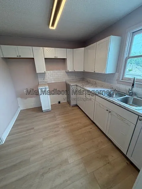 2 bed, 1.0 bath, 930 sqft, $1,450 — Photo 4