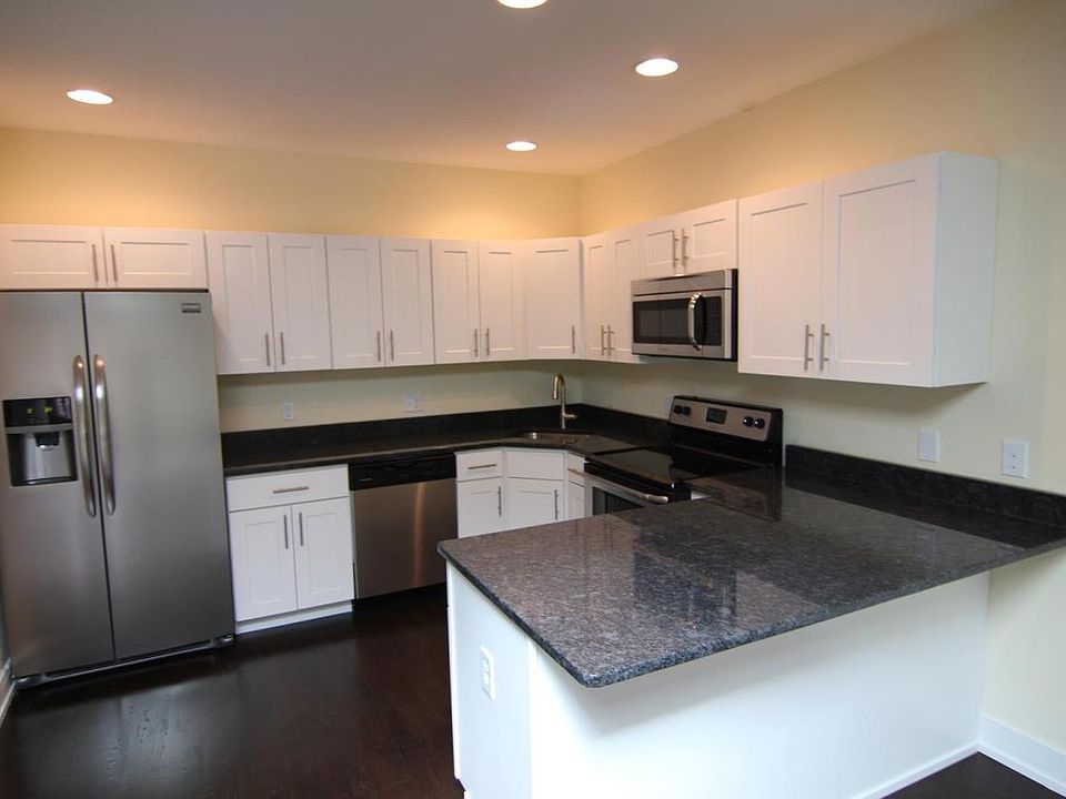 1st image of 105 N 2nd St #X05