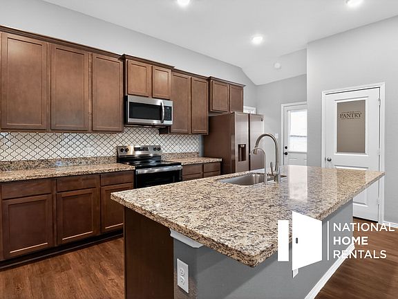 2nd image of 806 Columbia River Rd