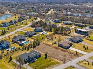 1235 El Camino St, Ottawa, ON K4P0C4